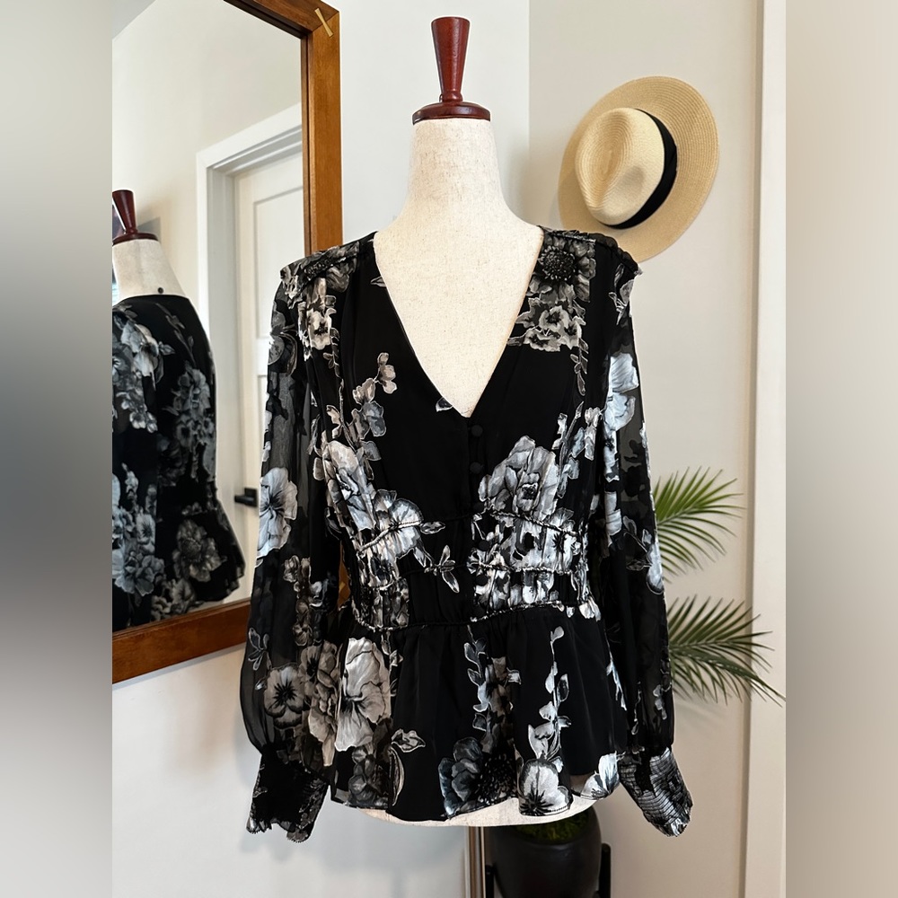 White House Black Market blouse size S.